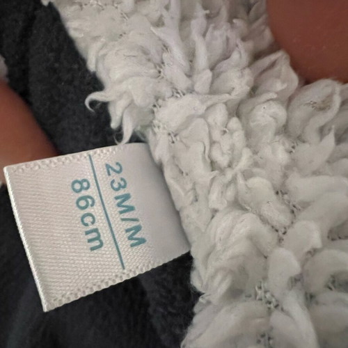 Baby jacket used with zipper and fur lining for 23 months