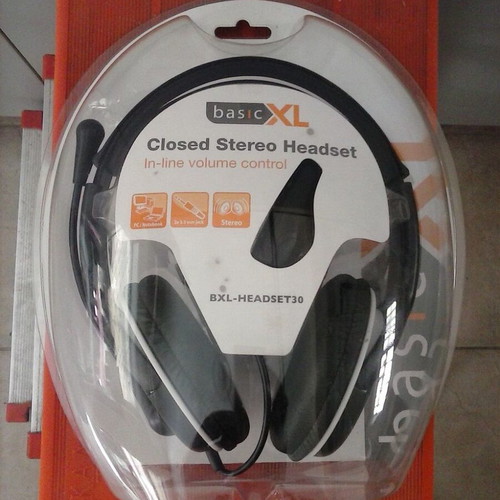 BasicXL Closed Stereo Headset with Microphone BXL-HEADSET30