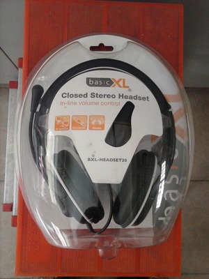 BasicXL Closed Stereo Headset with Microphone BXL-HEADSET30