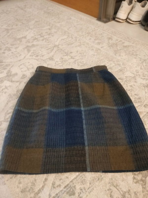 Wool skirt like new, straight cut, size M