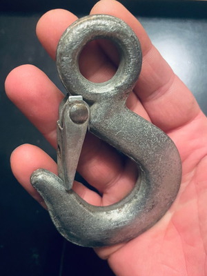 Lifting hook 700k new with safety latch