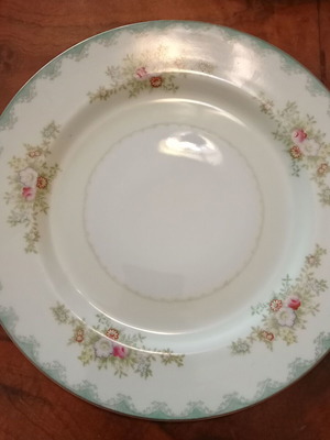 Porcelain dinner and tea set like new, romantic pastel design, 12 persons, 75 pieces