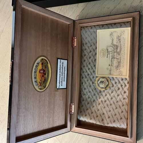 La Aurora Preferidos Hors d’Age 2017 collectible cigar box like new