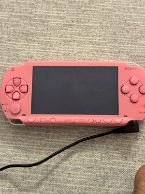 Sony PSP-1004 ροζ σαν καινούργιο με παιχνίδι και φορτιστή