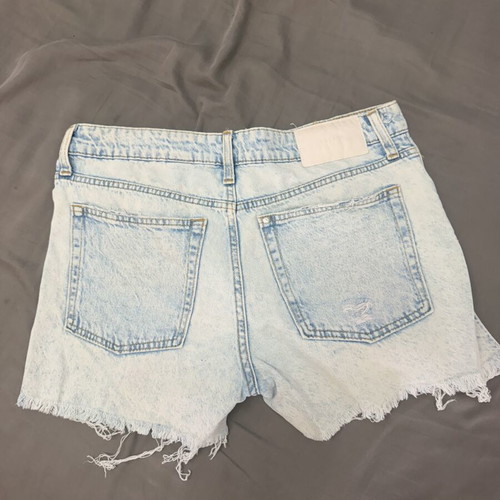 H&M Divided 90’s Boyfriend Denim Shorts like new, size S, light wash