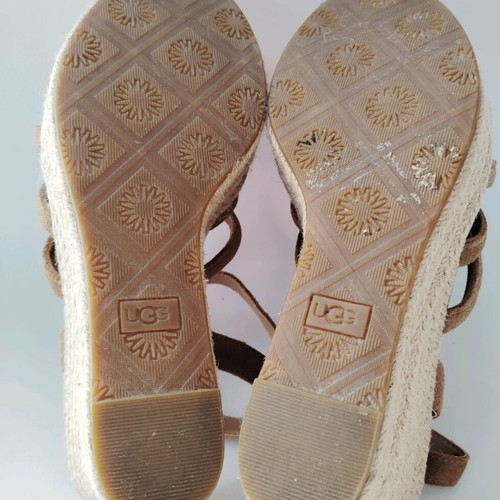 Σουεντ πλατφόρμες UGG Cressida μπεζ σαν καινούργιες, νούμερο 38