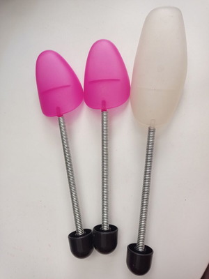 Plastic shoe trees used, set of 3 pieces
