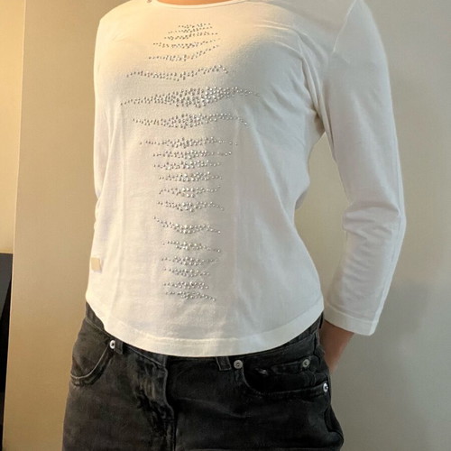 White long sleeve T-shirt with ring stones like new, size M