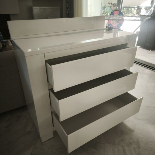 White dresser like new, dimensions 1.06x0.49x0.85 m