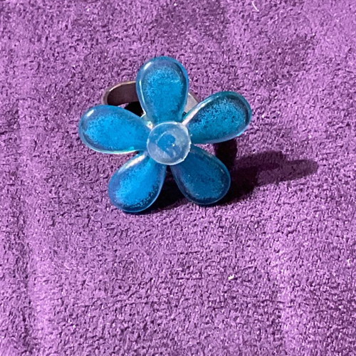 Ornate flower-shaped ring size 17mm