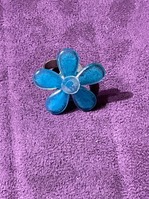 Ornate flower-shaped ring size 17mm