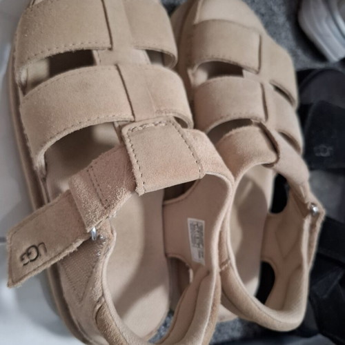Ugg sandals size 36 beige like new