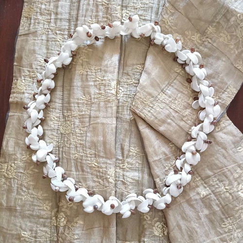 Decorative shell garland like new, 95 cm