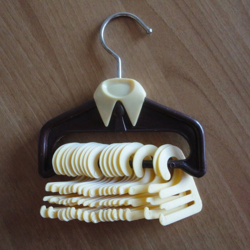 Retro tie hanger like new, 17 hooks, 14 cm