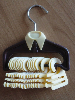 Retro tie hanger like new, 17 hooks, 14 cm