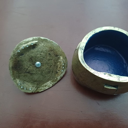 Metal box used, bronze press paperweight