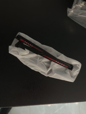 Prada γυαλιά total black σαν καινούργια