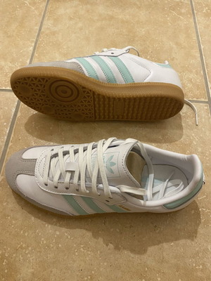 Adidas Samba Og J γυναικεία αθλητικά σαν καινούργια, μέγεθος 38, λευκά με μέντα