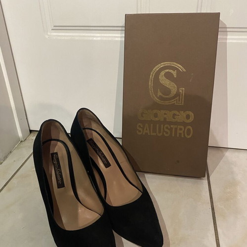Giorgio Salustro black suede pumps like new