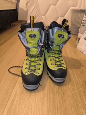 Zamberlan Hiking Boots Size 43 Like New