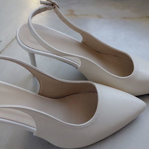 White women's pumps size 38, brand new