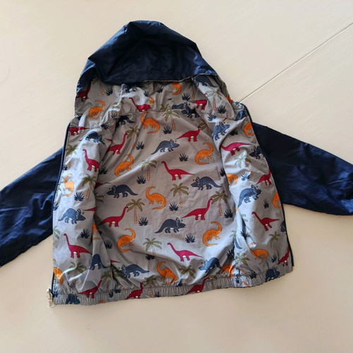 Sleeveless and waterproof reversible jackets like new, pack