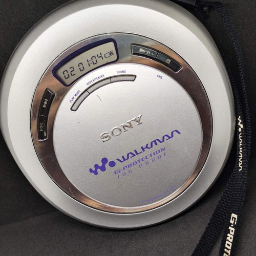 Sony Walkman D-EJ621 Portable CD Player like new with original strap