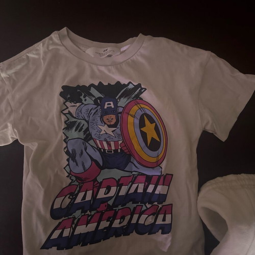 Παιδικό σετ Captain America σαν καινούργιο, μπεζ t-shirt και σορτς