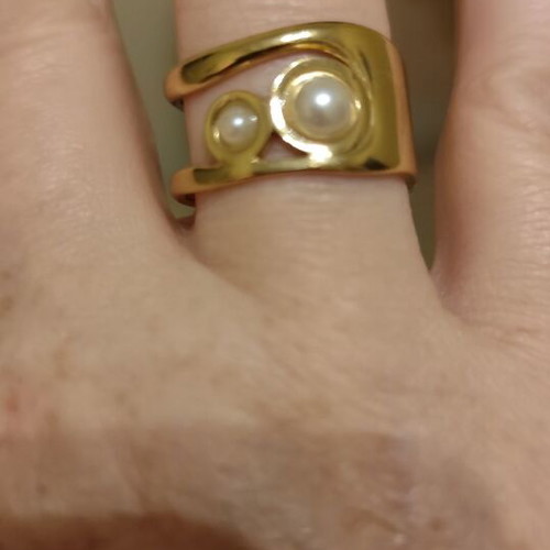 Gold-colored ring with white pearls, stainless steel, like new