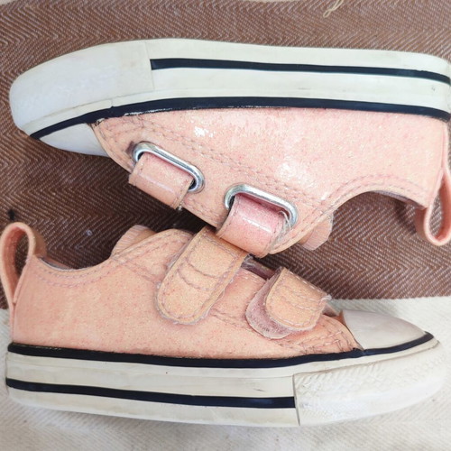 Converse kids sneakers size 21 like new