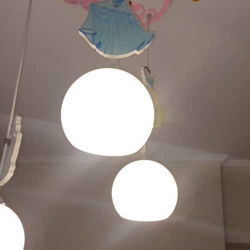 Children's ceiling light girl-themed used with one globe to replace