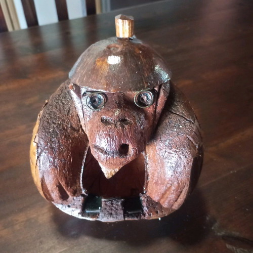 Vintage monkey ashtray like new, made from coconut