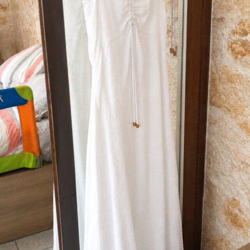 Maxi white dress like new, size M/L, v-neck, lightweight fabric