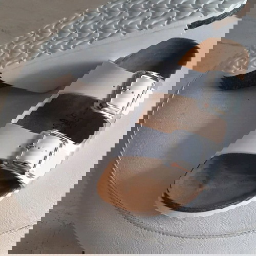 Νέα γυναικεία πέδιλα Nak λευκά με ρυθμιζόμενο λουράκι, μέγεθος 37