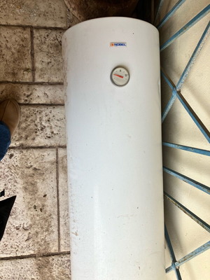Vertical Mount Water Heater used, 120 liters