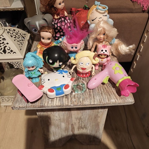 Various toys used, set