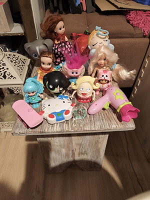 Various toys used, set