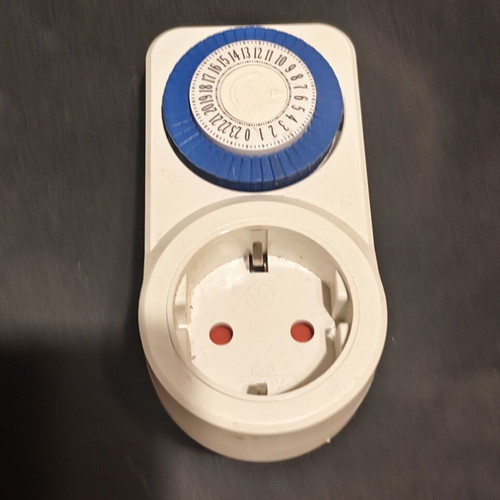 24-hour timer switch with 10-minute intervals