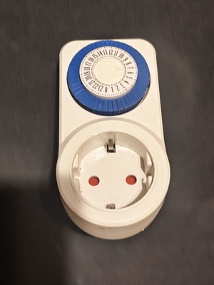 24-hour timer switch with 10-minute intervals
