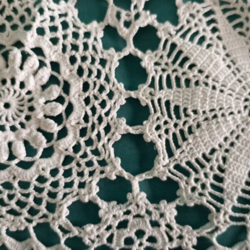 Handmade crochet round tablecloth 1.5 meter like new