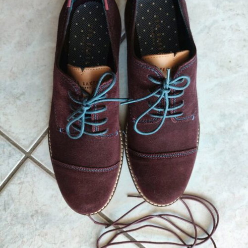 Unisex suede shoes Ted Baker new, size 41, maroon with blue laces