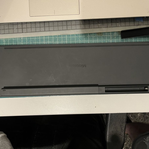 Microsoft Bluetooth Keyboard like new, compact design