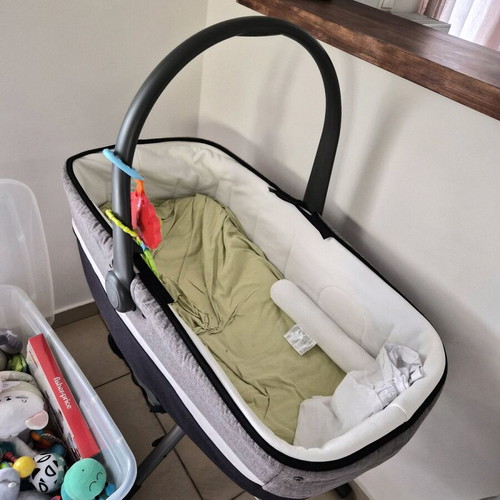 Inglesina Portbebe with Base like new