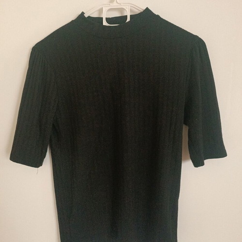 Stradivarius black ribbed top with half sleeves like new