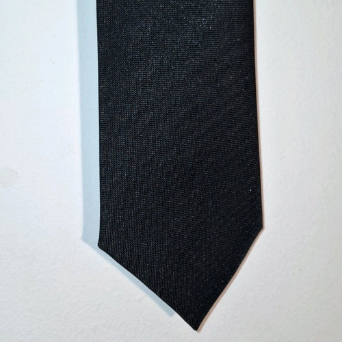 Black tie like new with slight shine, length 67 cm