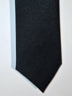 Black tie like new with slight shine, length 67 cm