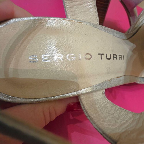 Sergio Turri leather sandals size 40 like new, silver iridescent