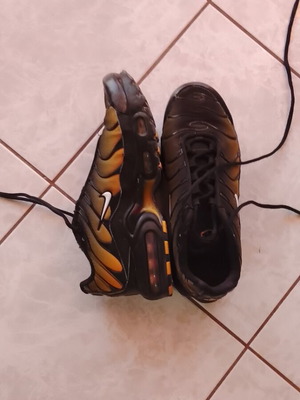 Nike TN athletic shoes like new, size 38, black and green