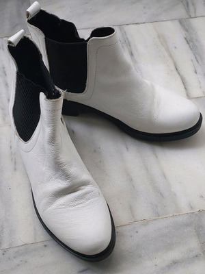 Women's white leather boots like new, size 39