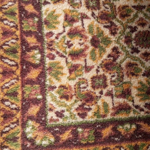 Classic wool rug like new 3.16 × 2.16 m